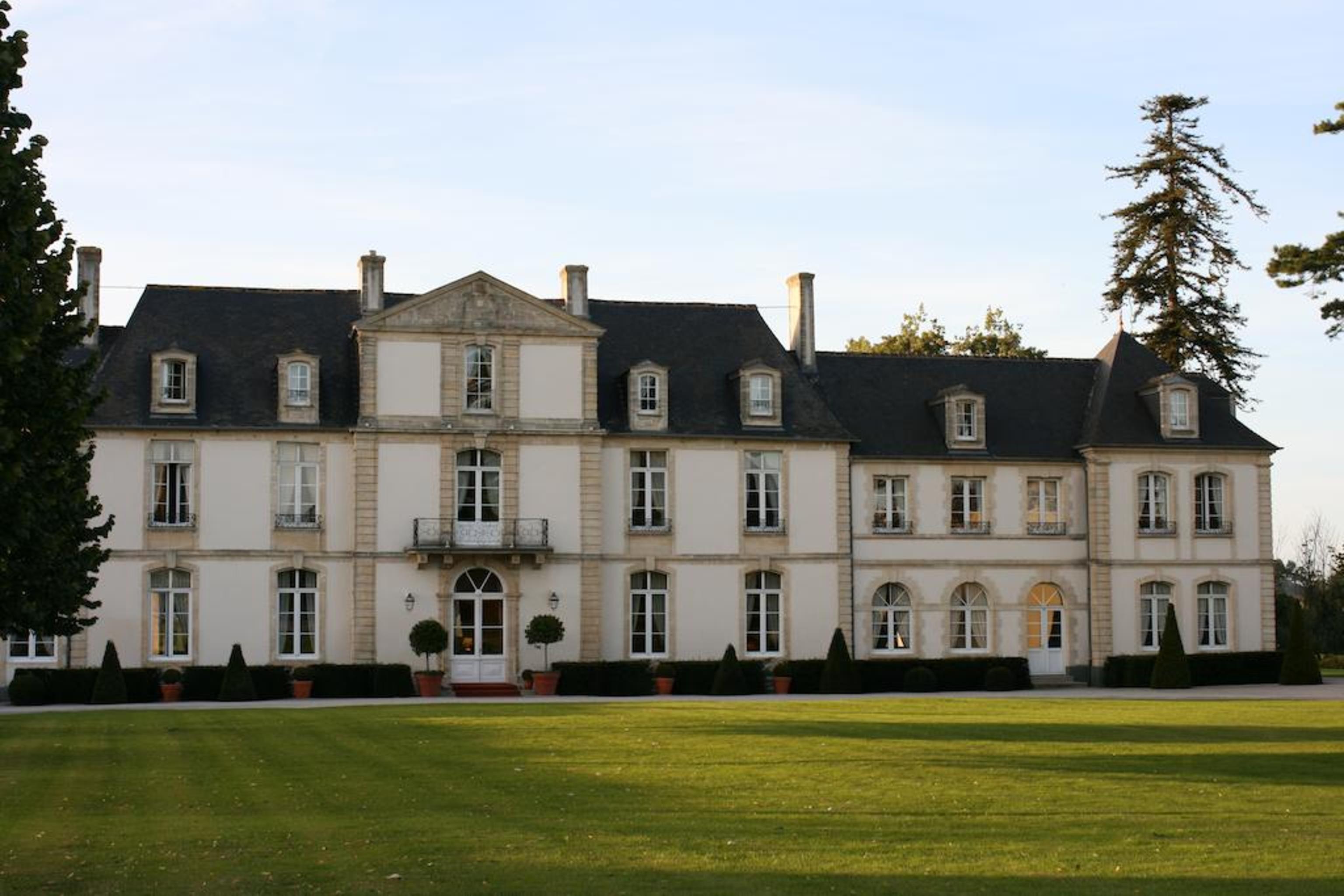 Grand Hotel "Chateau De Sully" - Piscine & Spa -Teritoria Sully  Exterior photo