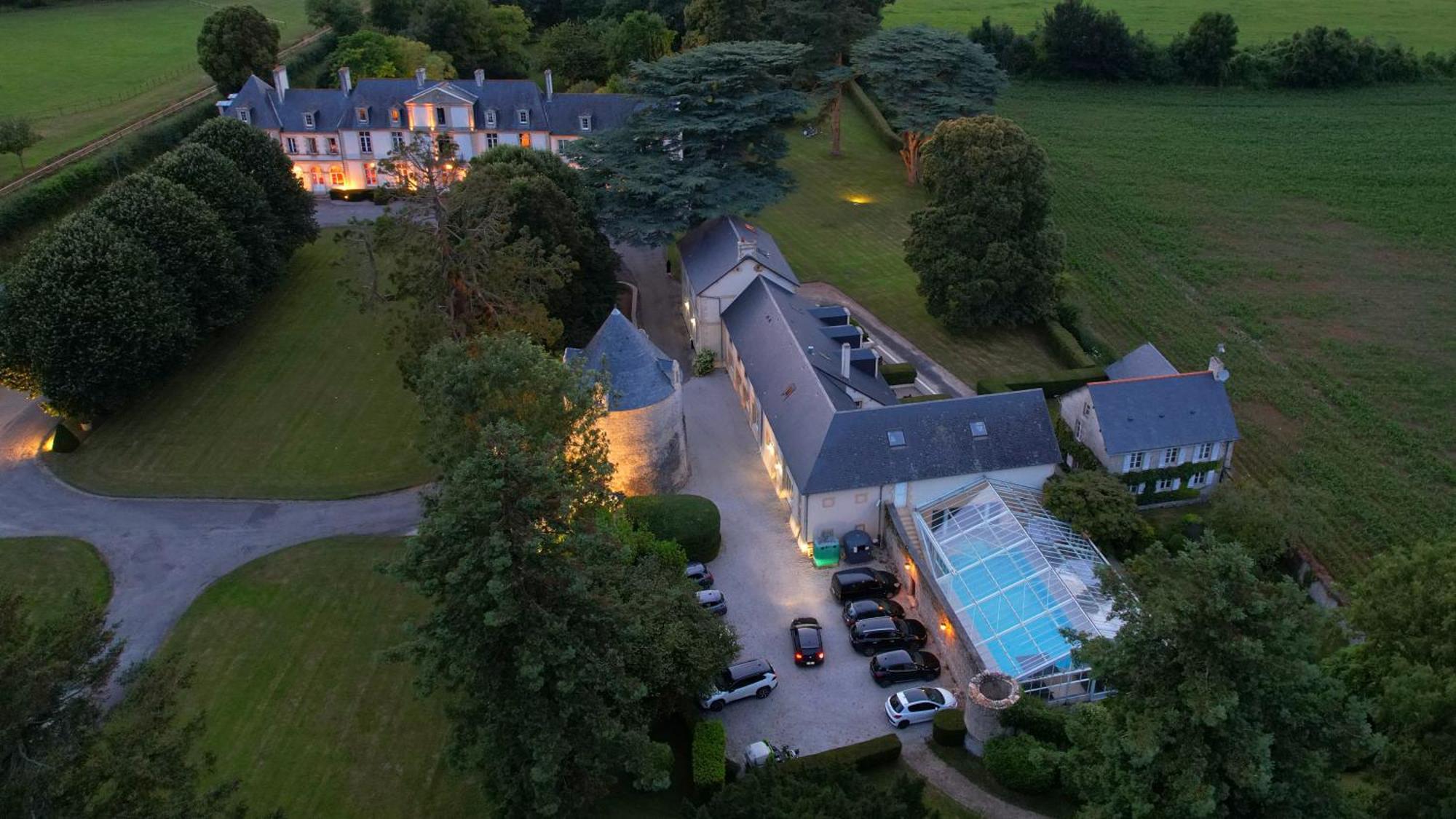 Grand Hotel "Chateau De Sully" - Piscine & Spa -Teritoria Sully  Exterior photo