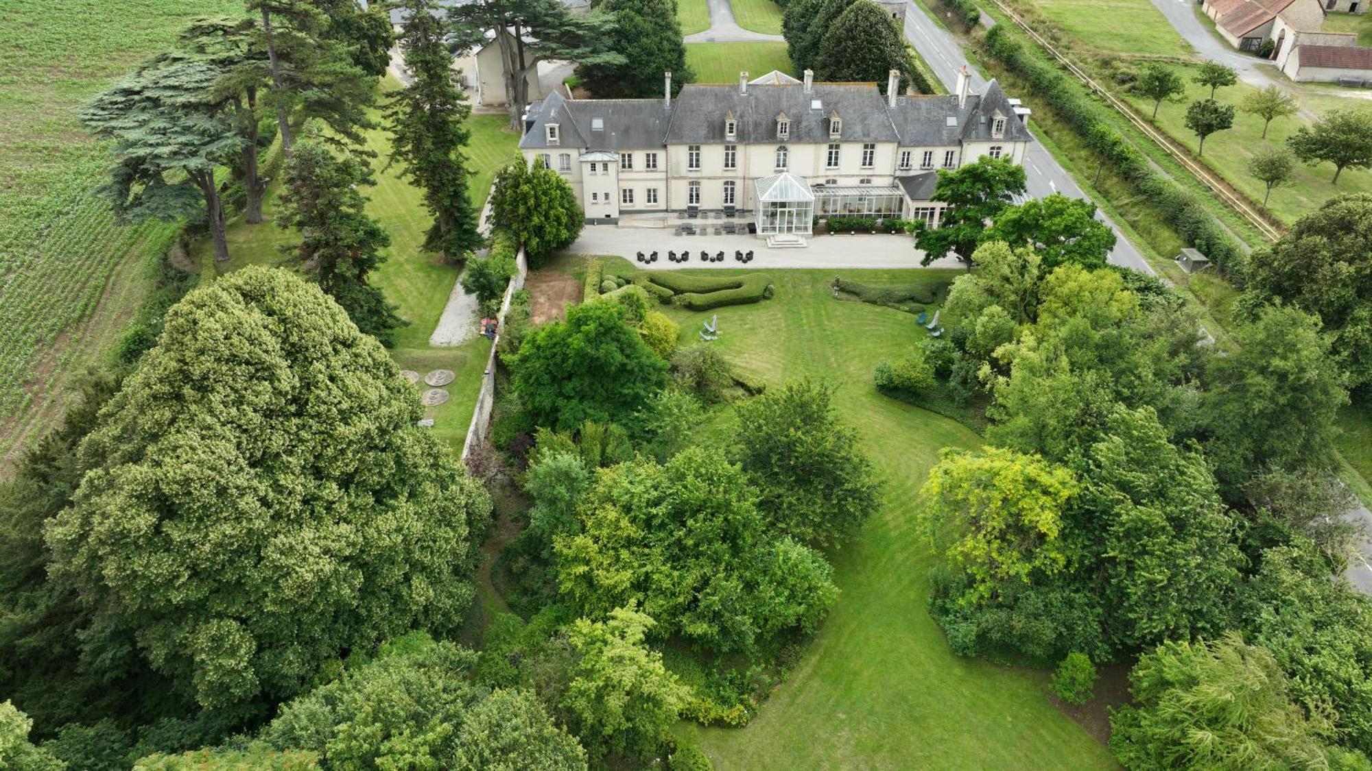 Grand Hotel "Chateau De Sully" - Piscine & Spa -Teritoria Sully  Exterior photo